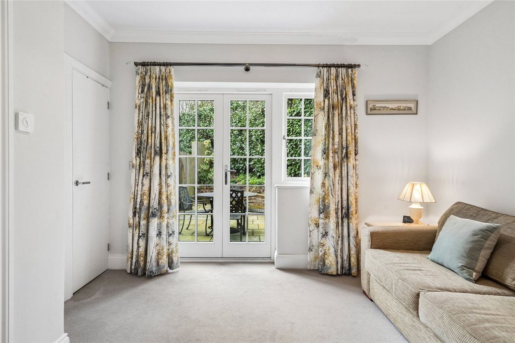 Additional image 17 of 2 bed flat for saleNorth Road, Berkhamsted, Hertfordshire HP4