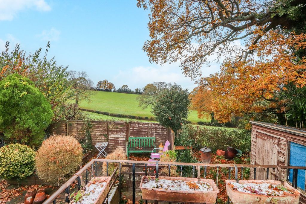 5 bed property for saleNetherfield Road, Battle TN33 photo 3
