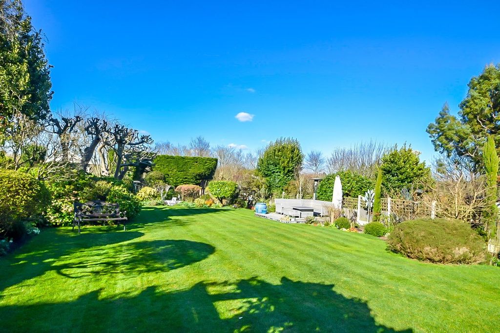 Additional image 4 of 4 bed detached house for saleSt. Marys Road, Benfleet SS7