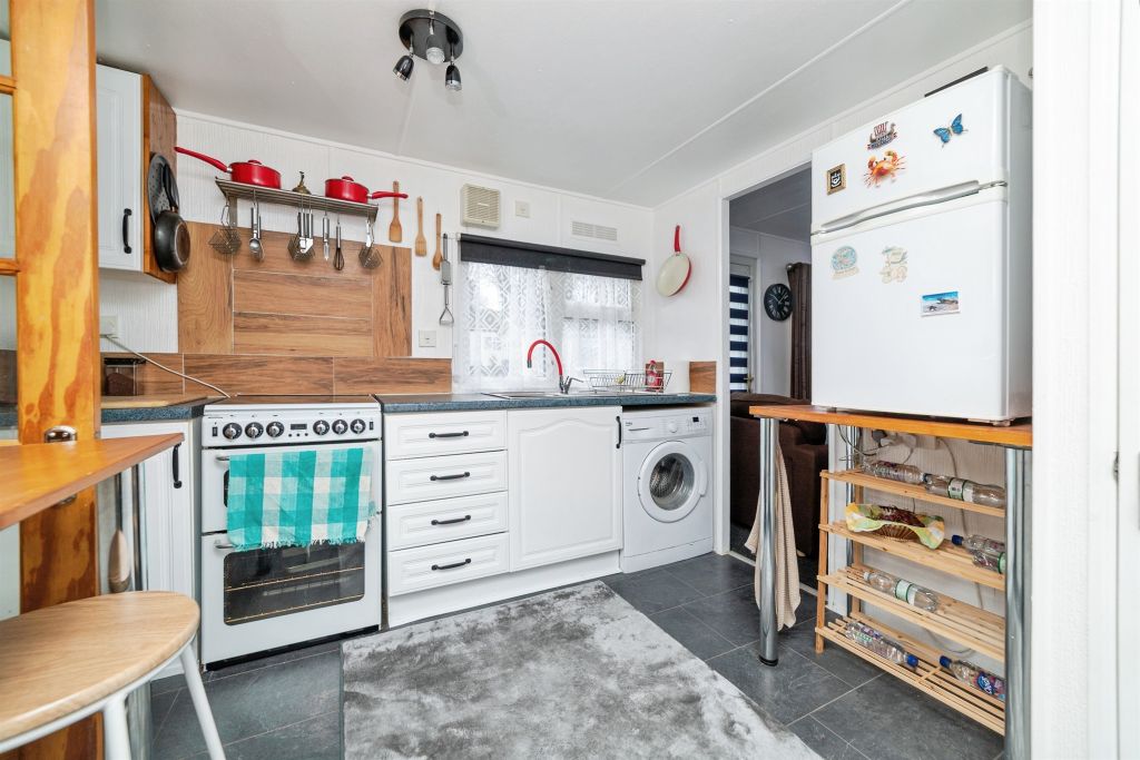 Additional image 2 of 2 bed mobile/park home for saleHillside Park, Limekiln Lane, Baldock SG7