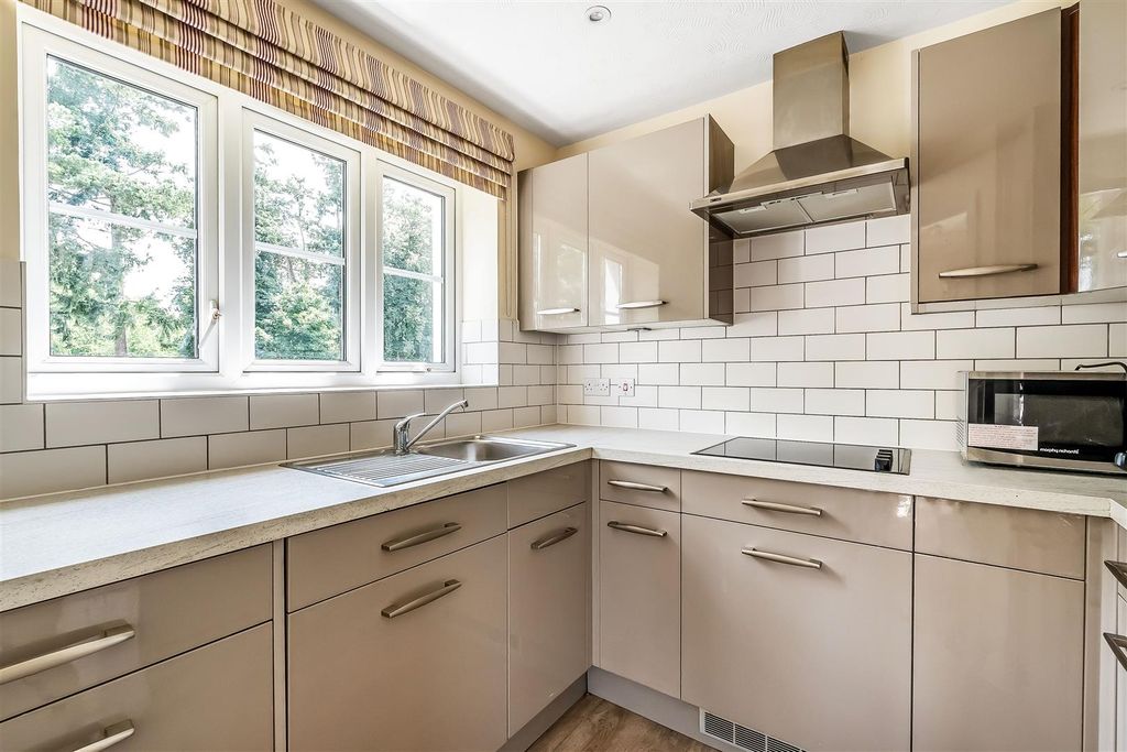 Additional image 5 of 1 bed property for saleLeatherhead Road, Ashtead KT21