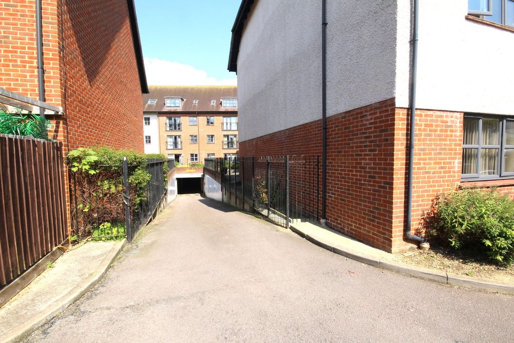 Additional image 10 of 2 bed flat for saleDunkerley Court, Birds Hill, Letchworth Garden City SG6