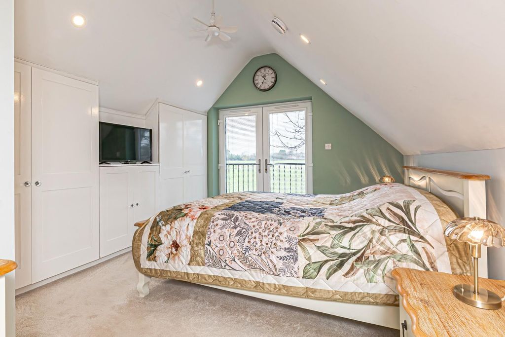 Additional image 18 of 5 bed detached house for saleBarnett Way, Bierton, Aylesbury HP22