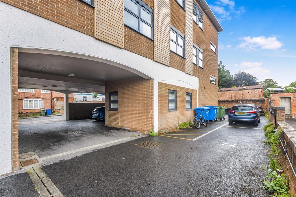 Additional image 9 of 2 bed flat for saleCrouch Street, Banbury OX16