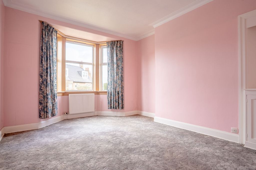 Additional image 3 of 3 bed flat for salePark Crescent, Edinburgh EH16
