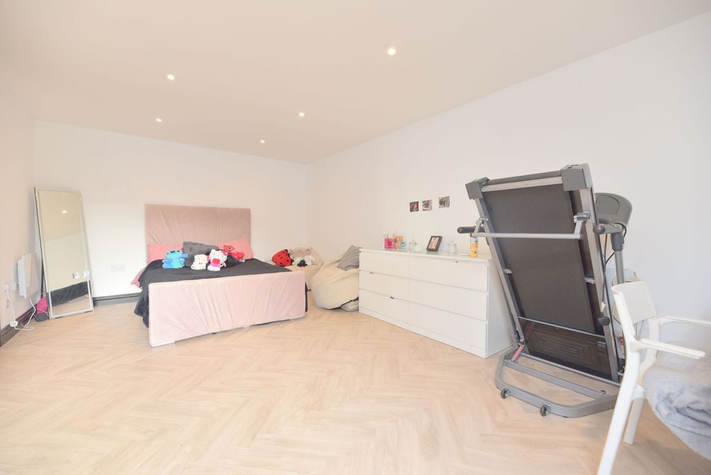 Additional image 28 of 5 bed detached house for saleBellflower Gardens, Biggleswade SG18