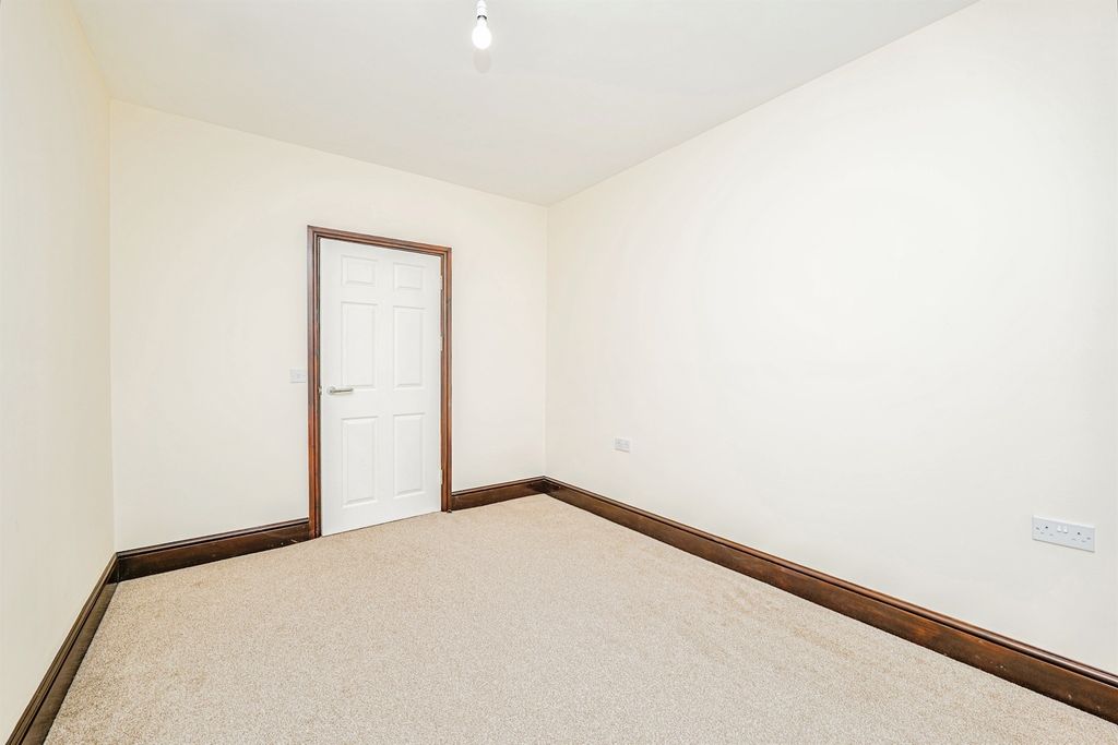 Additional image 18 of 5 bed semi-detached house for salePort Road East, Barry CF62