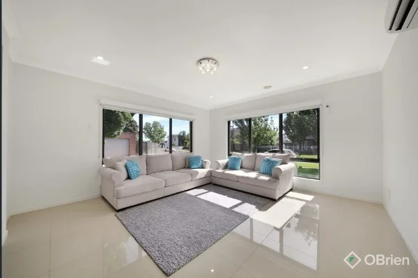 2 Eagle Way, Deer Park VIC 3023 photo 2