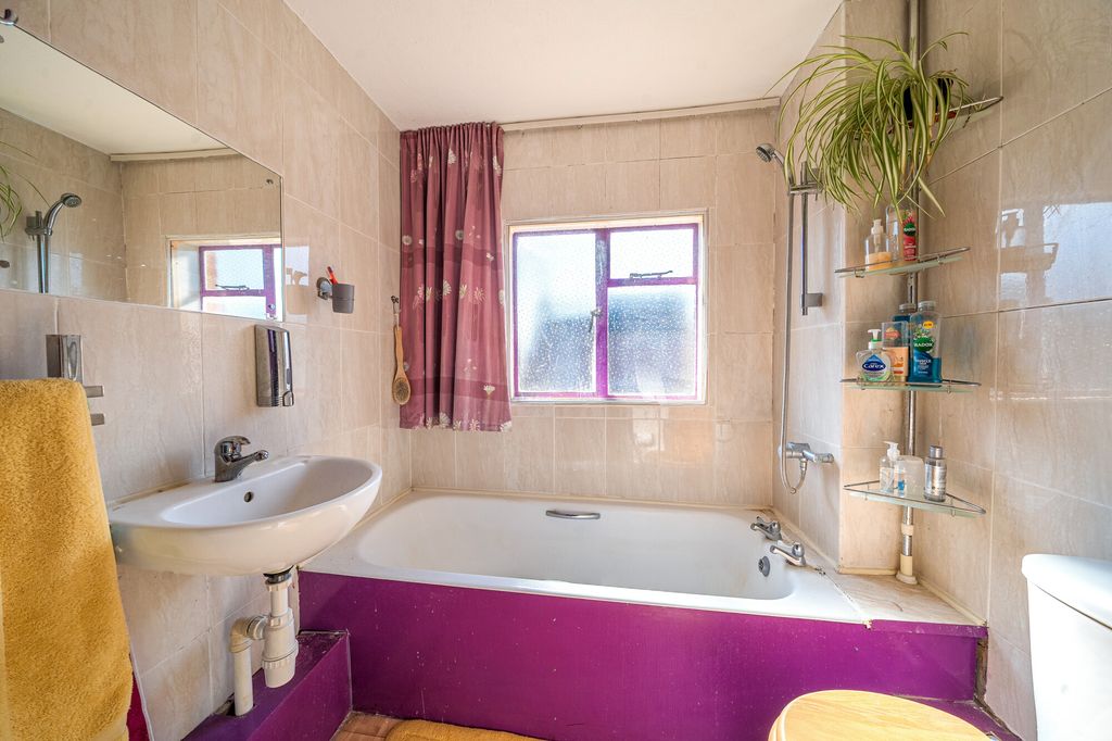 Additional image 8 of 3 bed detached house for saleQueens Road, Alton GU34