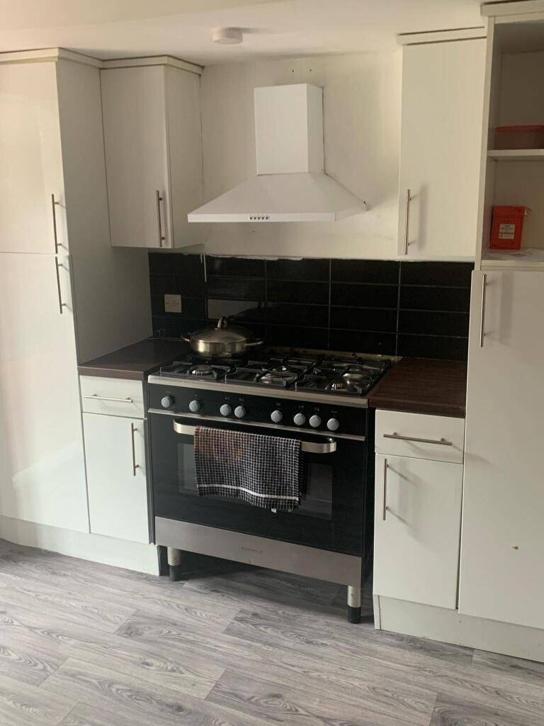 Additional image 5 of En Suite Available In Bishop Close, Rednal, B45 
