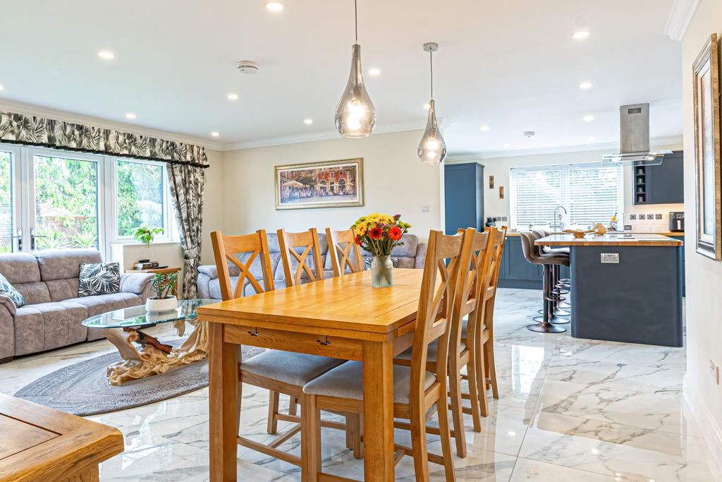 Additional image 4 of 5 bed detached house for saleBarnett Way, Bierton, Aylesbury HP22
