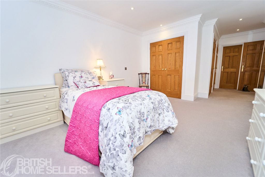 Additional image 9 of 2 bed flat for saleGrove Road, Beaconsfield, Buckinghamshire HP9