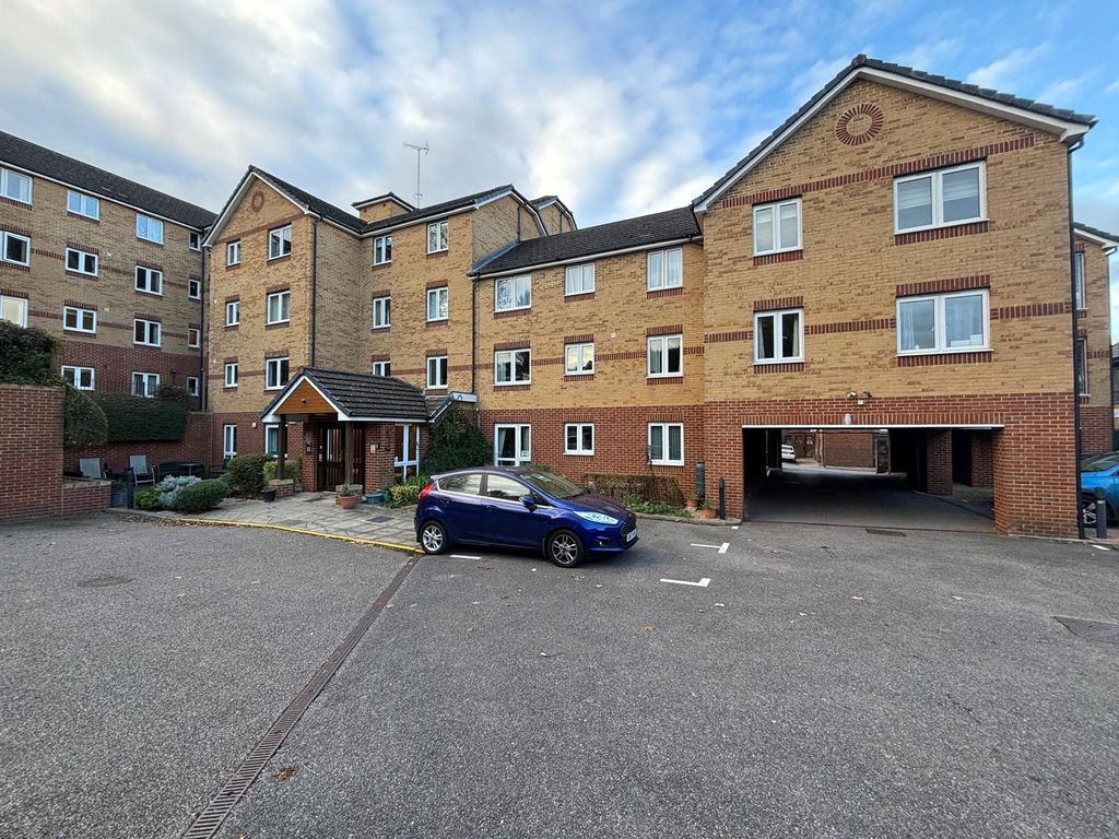 1 bed flat for saleWoodlands Court, Walderslade Road, Chatham, Kent ME5
