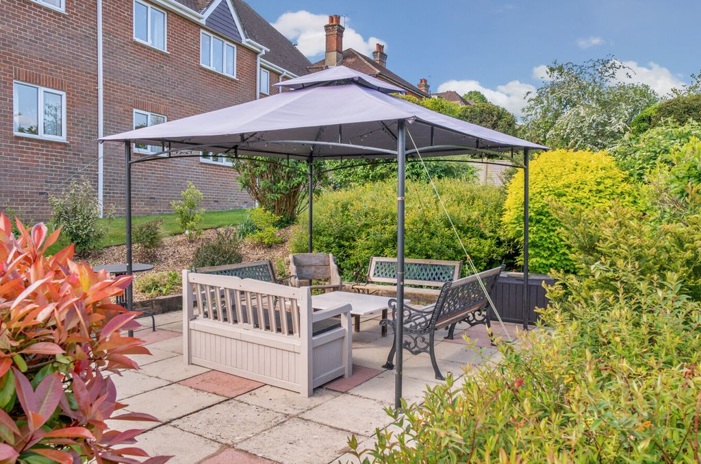 Additional image 10 of 2 bed flat for saleEllingham Close, Alresford, Hampshire SO24