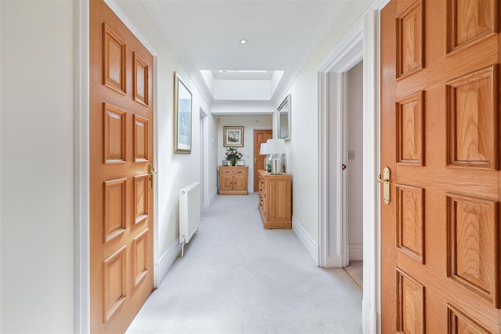 Additional image 14 of 2 bed flat for saleHolly Hill Park, Banstead SM7