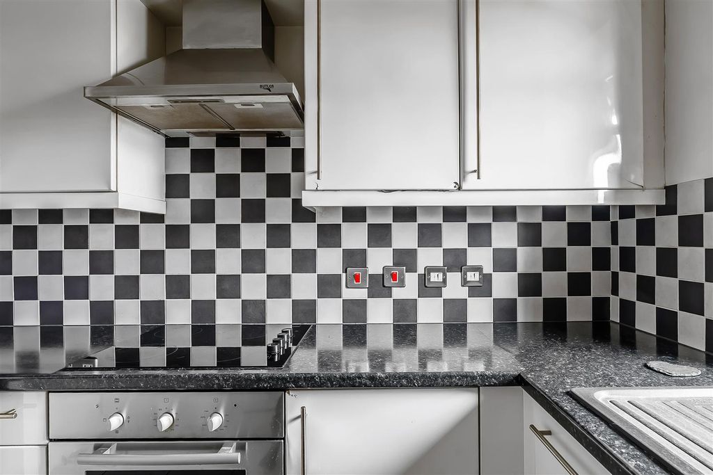 Additional image 5 of 1 bed flat for saleWoodfield Lane, Ashtead KT21