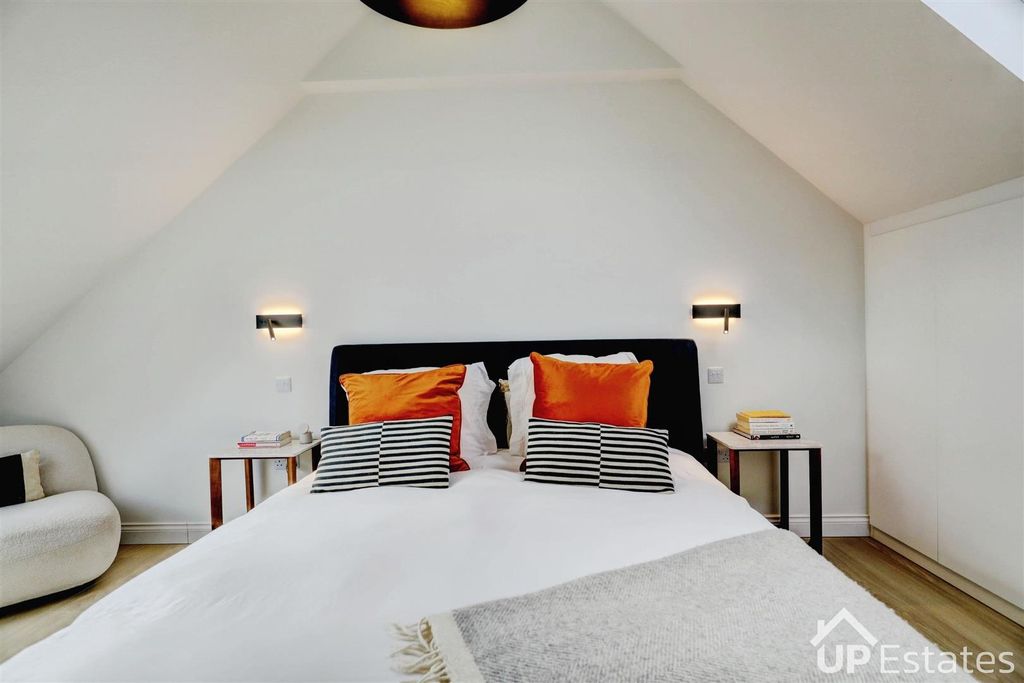Additional image 27 of 6 bed detached house for saleGleneagles Close, Great Denham, Bedford MK40
