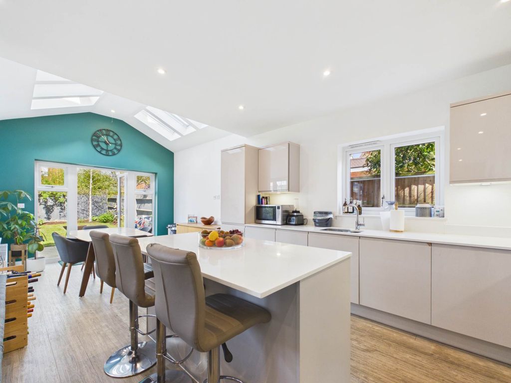 5 bed detached house for saleSawdy Drive, Aston Clinton HP22 photo 3