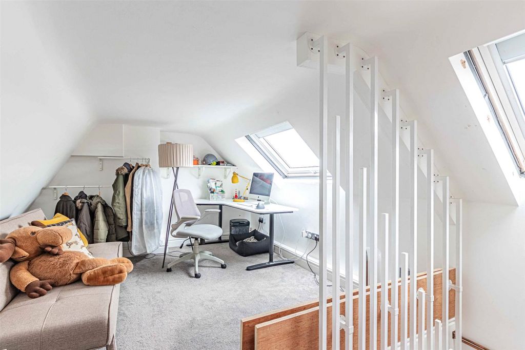 Additional image 11 of 2 bed flat for saleHigh Street, Berkhamsted, Hertfordshire HP4