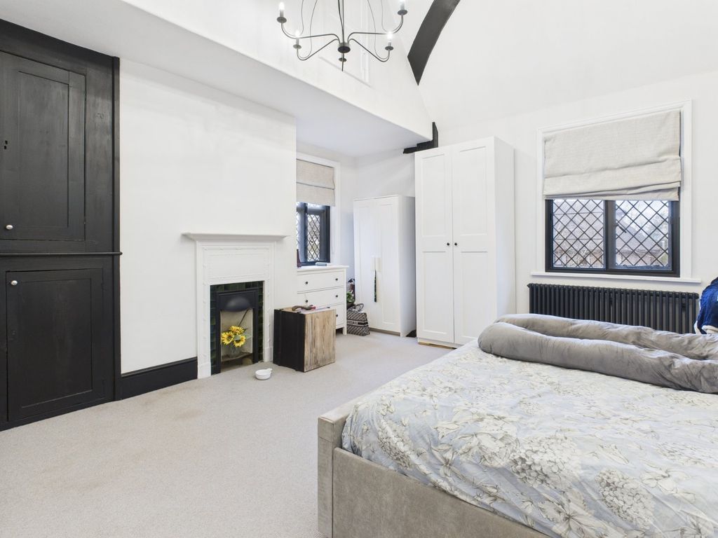 2 bed flat for saleThe Old Rectory, Windsor End, Beaconsfield HP9 photo 4