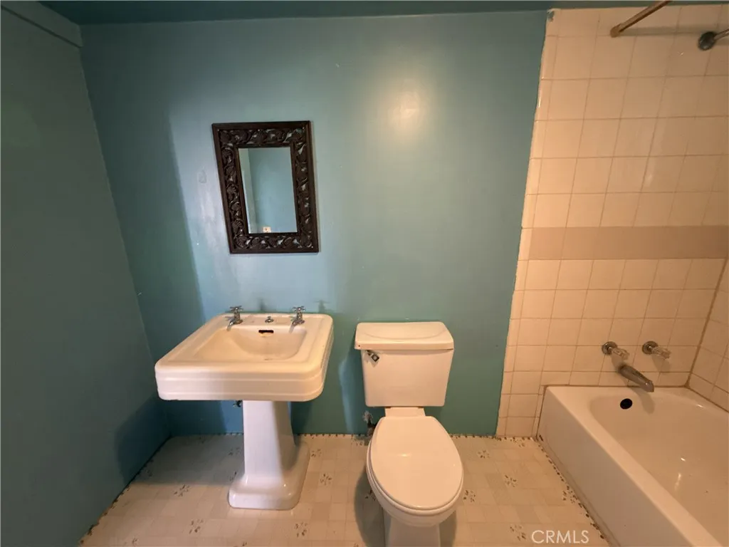 Additional image 90 of 407 E Street, Taft, CA 93268