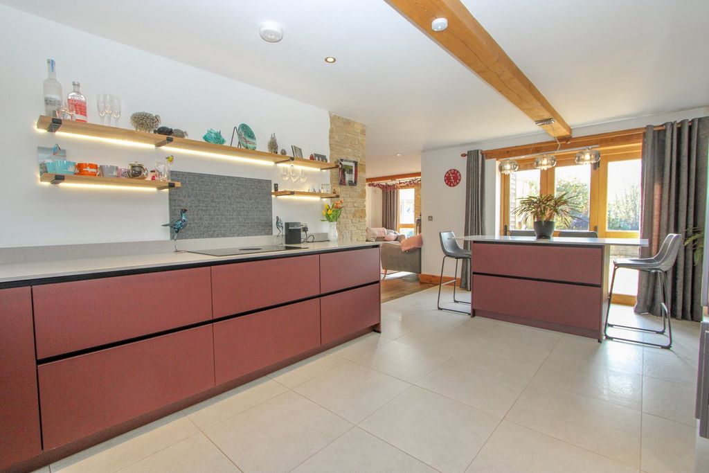 4 bed barn conversion for saleBadminton Road, Old Sodbury BS37 photo 4