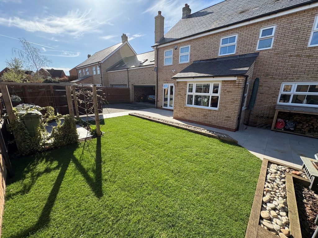 Additional image 19 of 5 bed detached house for saleDevon Drive, Biggleswade SG18