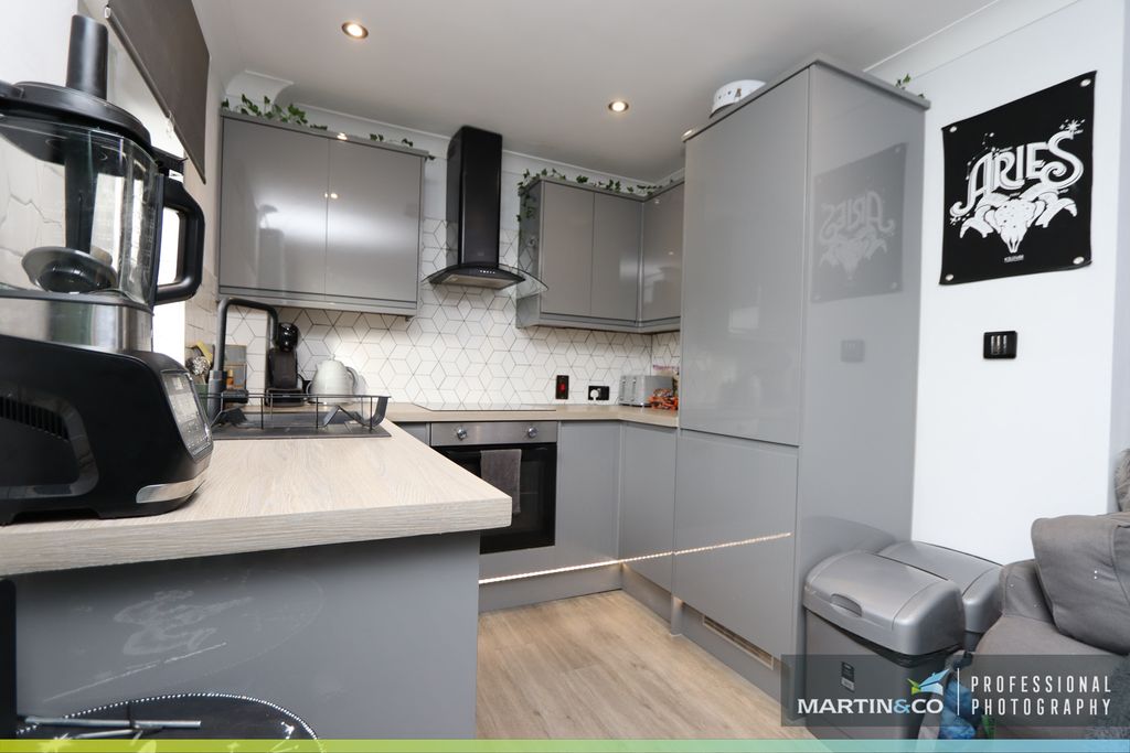 Additional image 6 of 2 bed flat for saleWindsor Mews, Adamsdown CF24
