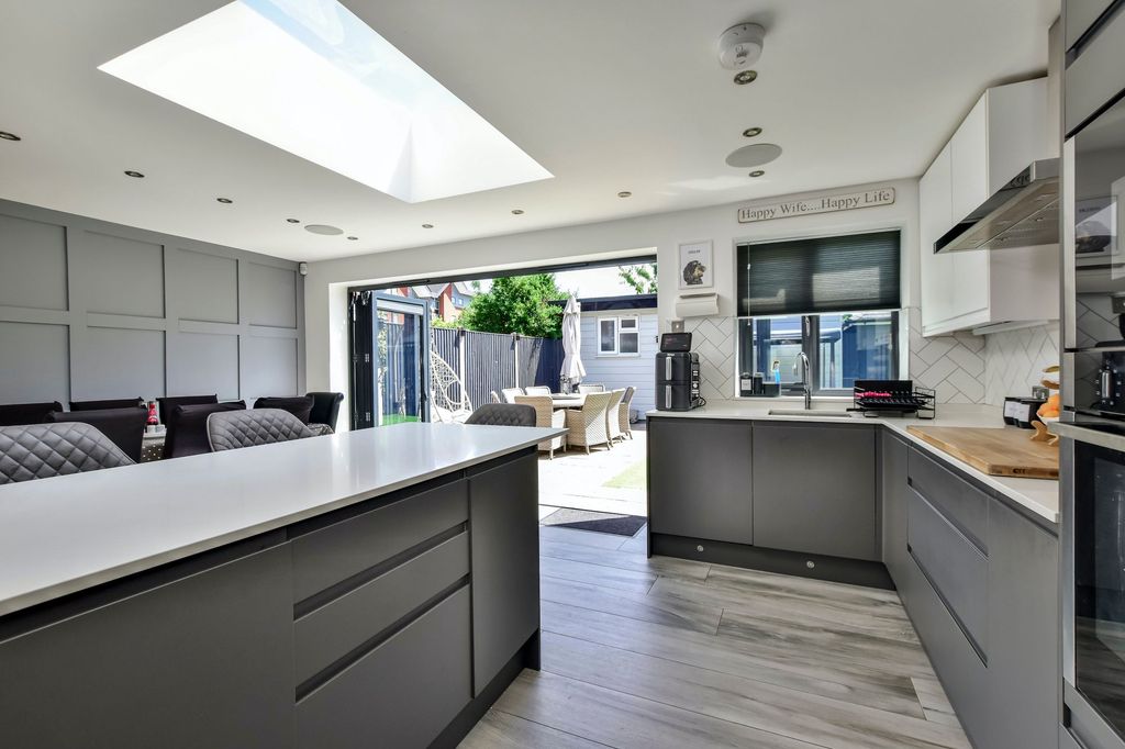 Additional image 8 of 4 bed semi-detached house for saleHazelwood Lane, Abbots Langley WD5