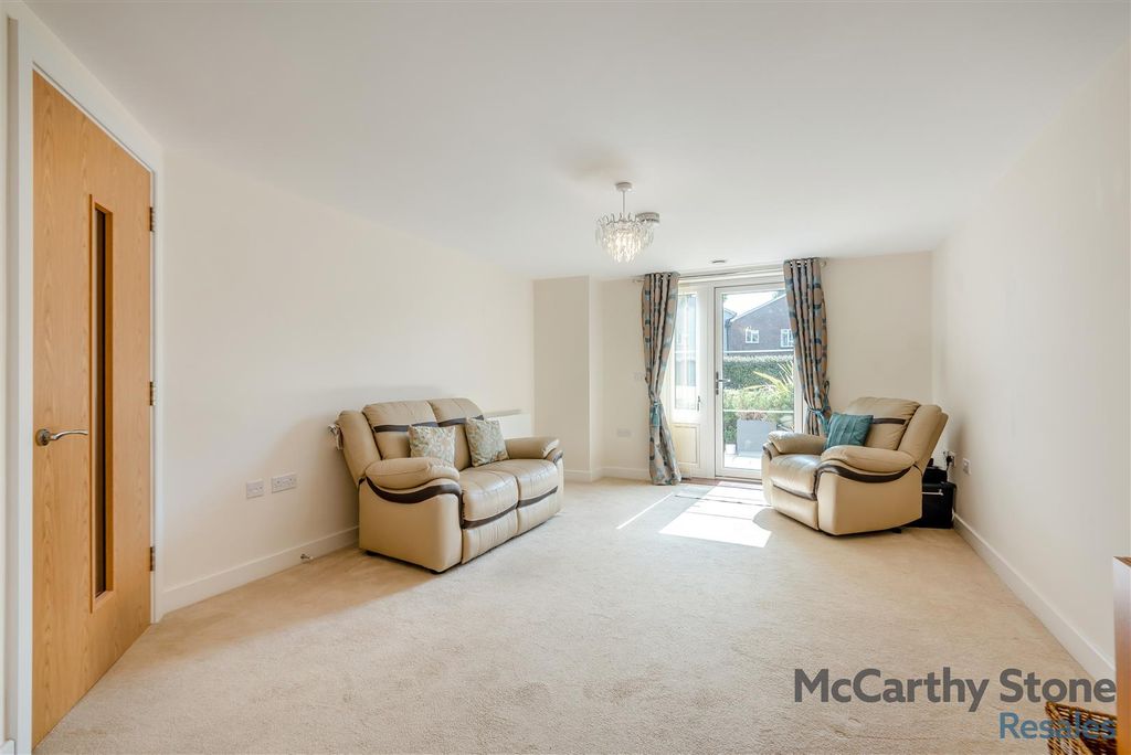 Additional image 2 of 1 bed flat for saleQueen Elizabeth Place, Orchard Lane, Alton GU34
