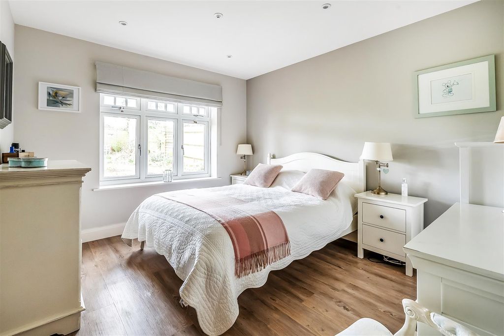 Additional image 18 of 3 bed detached bungalow for saleRoebuck Close, Ashtead KT21