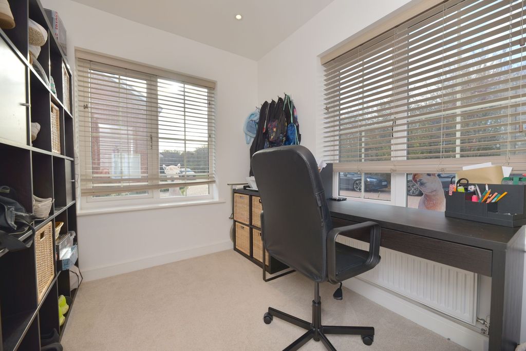 Additional image 8 of 5 bed detached house for saleBellflower Gardens, Biggleswade SG18