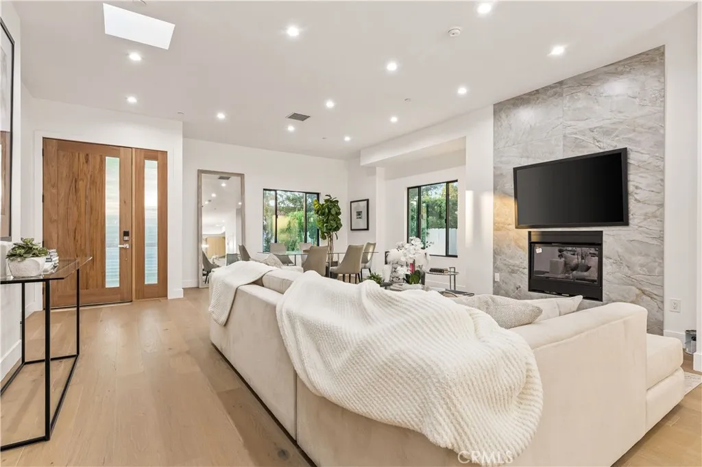 Additional image 19 of 1170 S Lucerne Blvd, Los Angeles, CA 90019