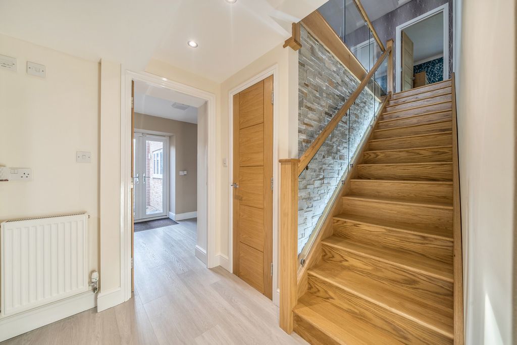 Additional image 12 of 8 bed detached house for saleFremantle Road, Belvedere DA17