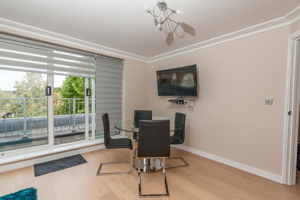 Additional image 7 of 2 bed flat for saleHigh Street, Berkhamsted HP4