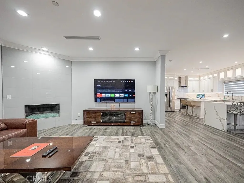 Additional image 6 of 430 N Parish Pl, Burbank, CA 91506