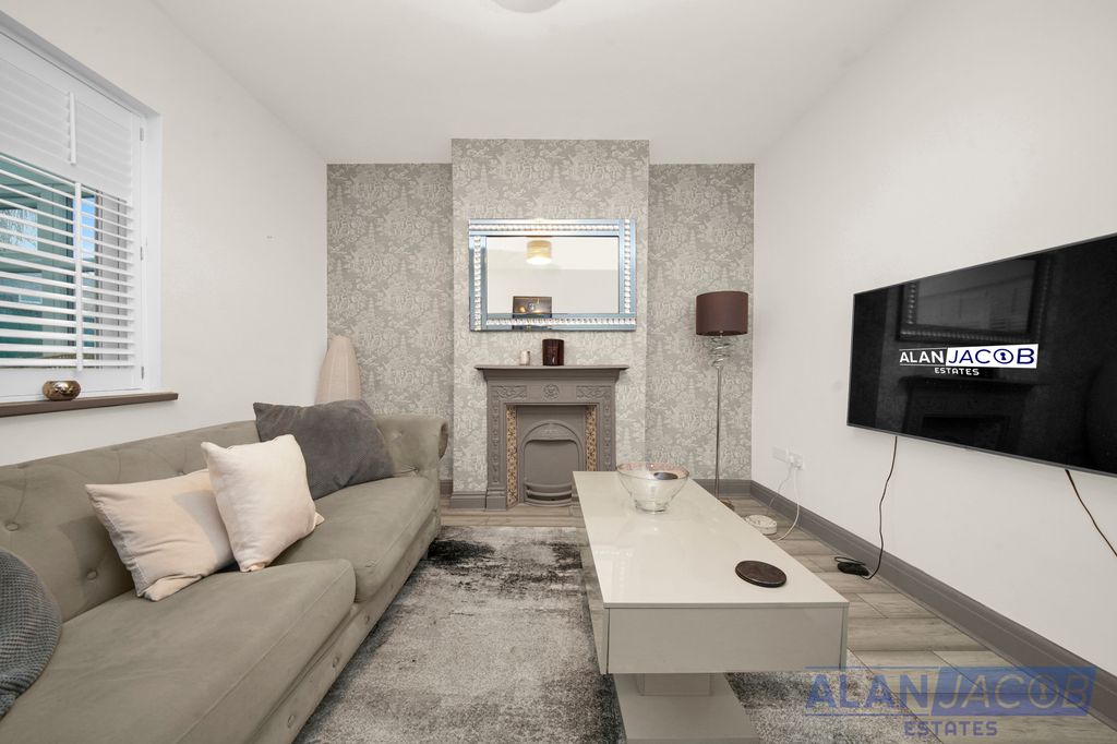 Additional image 2 of 3 bed end terrace house for saleBurnham Road, Romford RM7