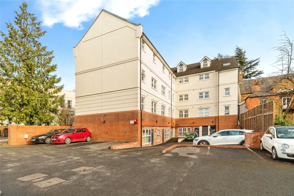 2 bed flat for saleWest Bar Street, Banbury, Oxfordshire OX16