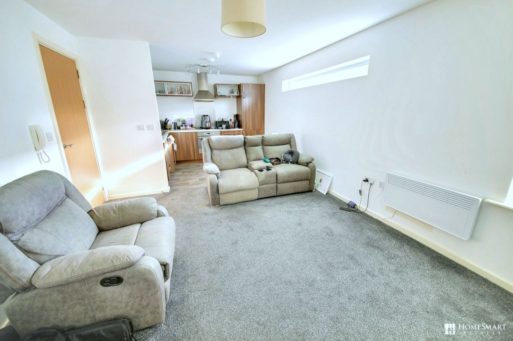 2 bed flat for saleThe Decks, Runcorn WA7 photo 4