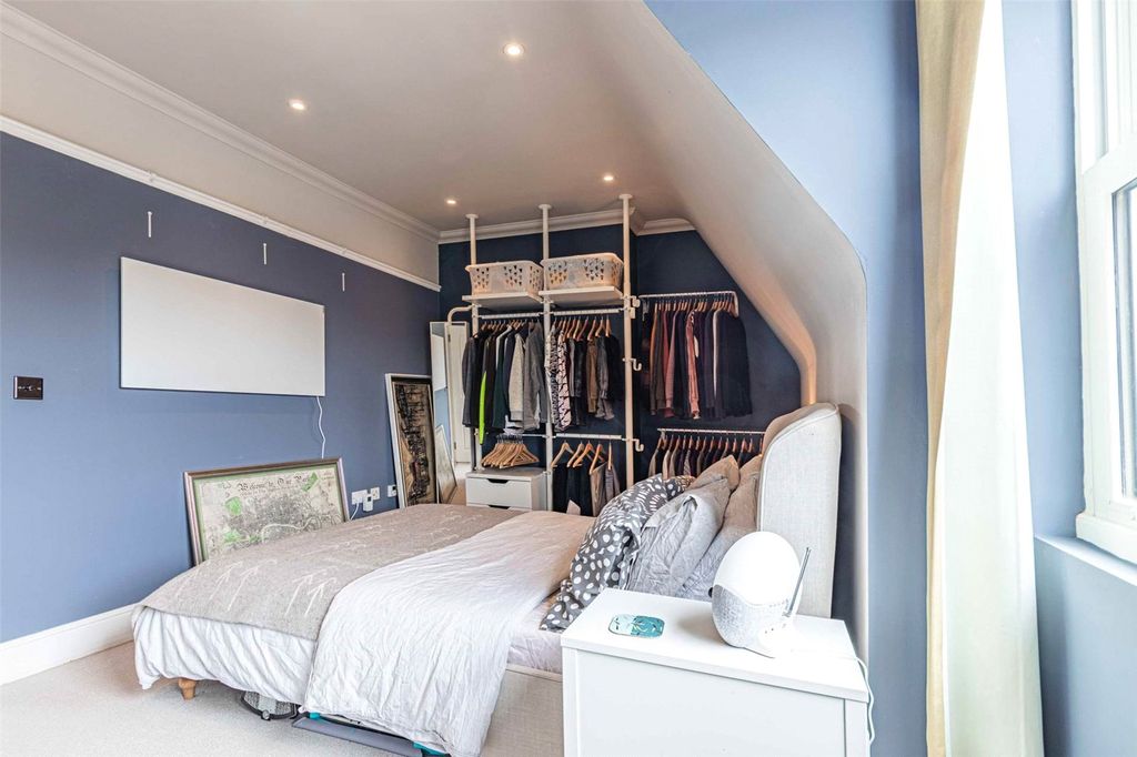 Additional image 5 of 2 bed flat for saleHigh Street, Berkhamsted, Hertfordshire HP4