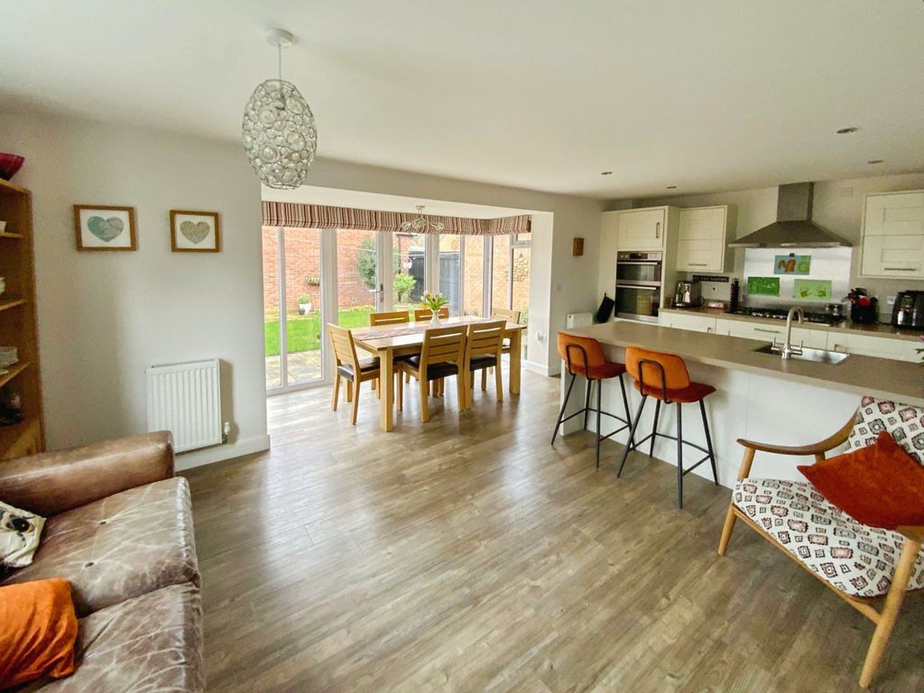 Additional image 2 of 5 bed detached house for saleNewman Avenue, Molescroft, Beverley HU17