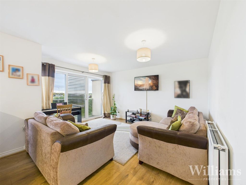 Additional image 4 of 2 bed flat for salePondecroft, Aylesbury HP18