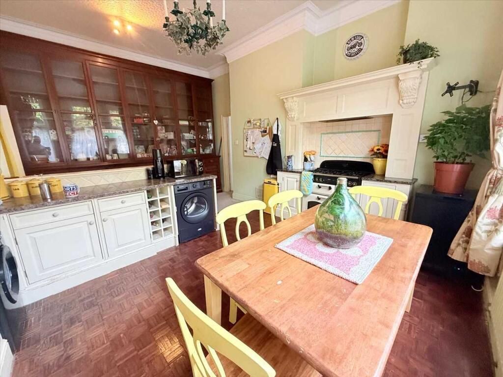 Additional image 3 of 2 bed flat for saleFlat 6, 51 Bargate, Grimsby DN34