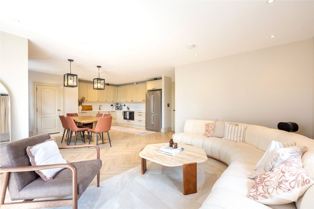 Additional image 4 of 3 bed flat for saleConvent Close, Upminster RM14