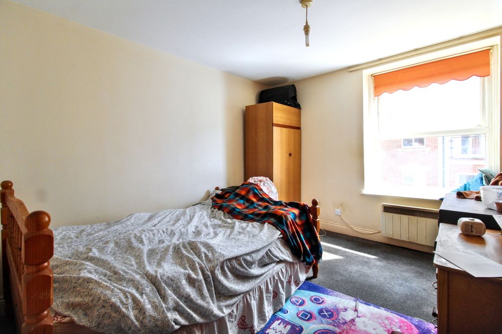 Additional image 16 of 6 bed property for saleUnion Street, Aldershot, Hampshire GU11