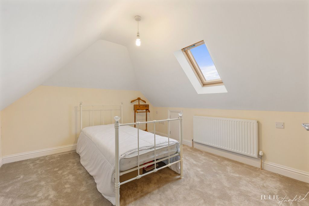 Additional image 16 of 6 bed detached house for saleLee Chapel Lane, Basildon SS16