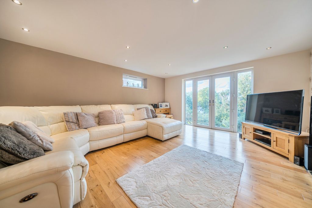 Additional image 3 of 8 bed detached house for saleFremantle Road, Belvedere DA17