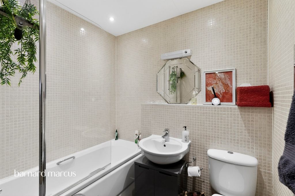 Additional image 18 of 2 bed flat for saleHill View, Dorking RH4