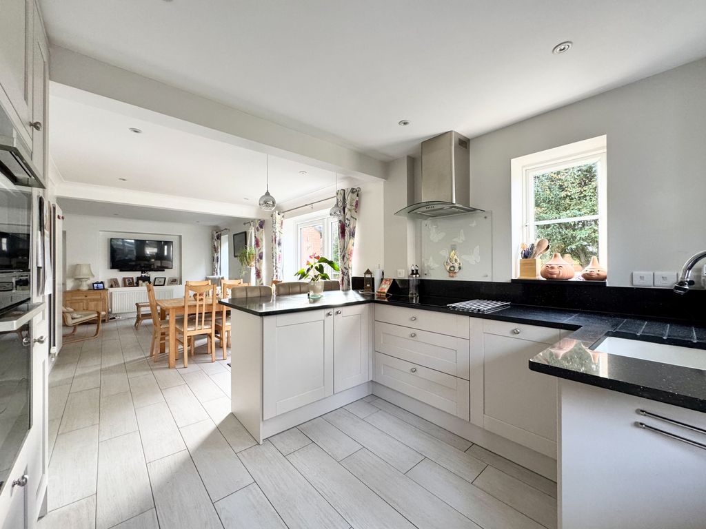 Additional image 2 of 4 bed detached house for saleMandelyns, Northchurch, Berkhamsted HP4
