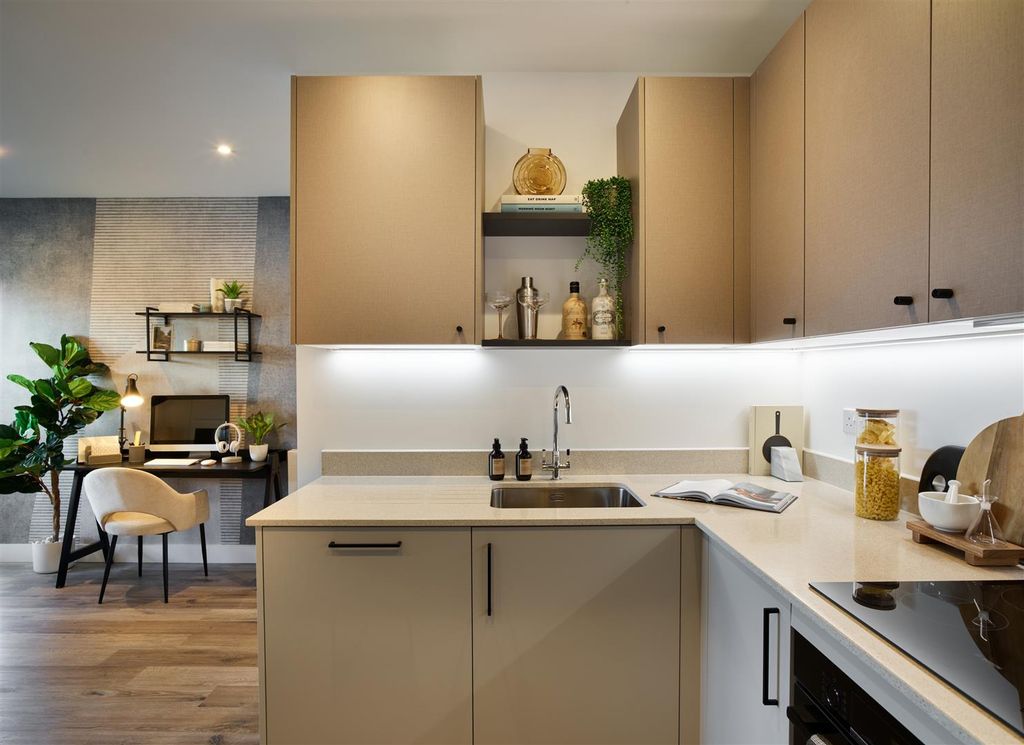 Additional image 3 of 2 bed flat for saleBankside Gardens, Flagstaff Road, Reading RG2